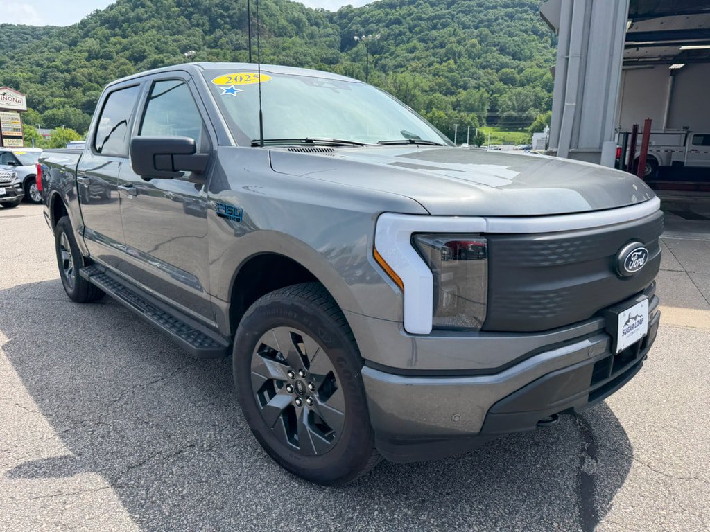 Used 2025 Ford F150 Lightning Flash AWD/4WD image 3