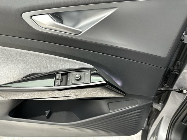 Certified 2025 Volkswagen ID.4 Pro AWD/4WD image 14