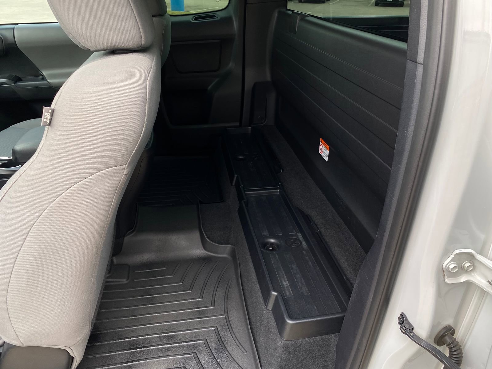 Used 2017 Toyota Tacoma SR image 19