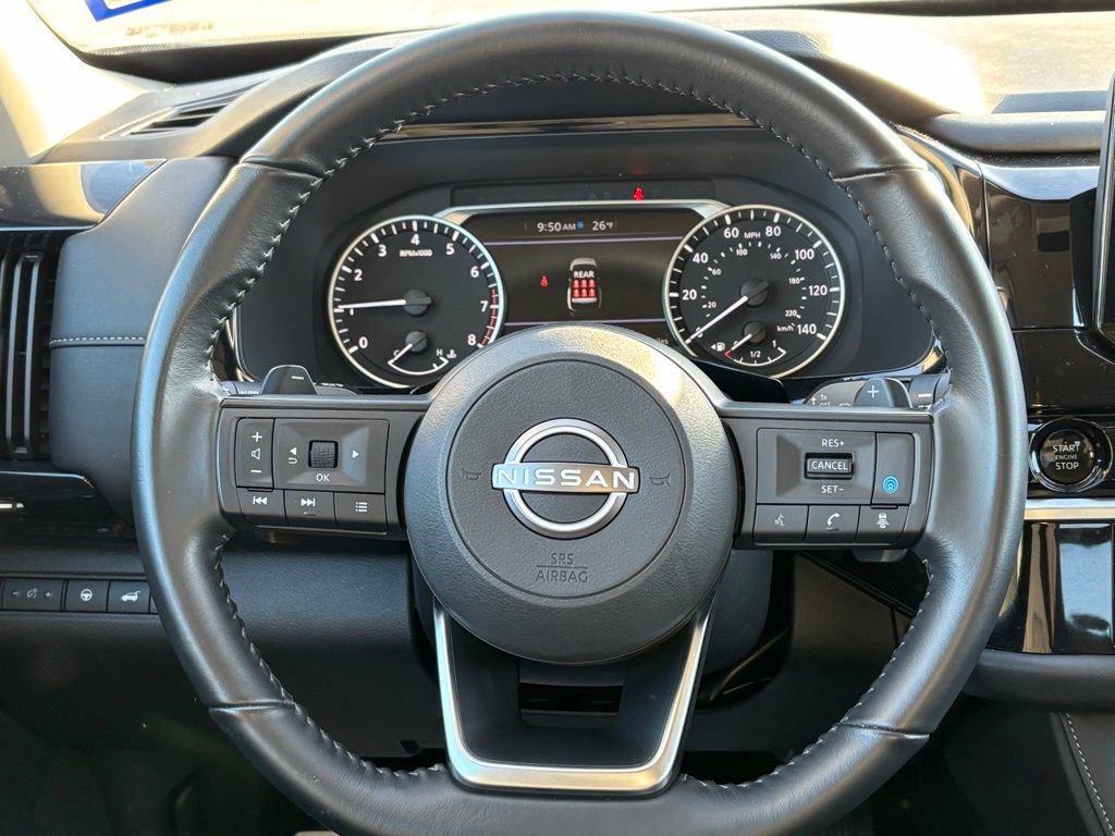 Used 2025 Nissan Pathfinder SV image 14