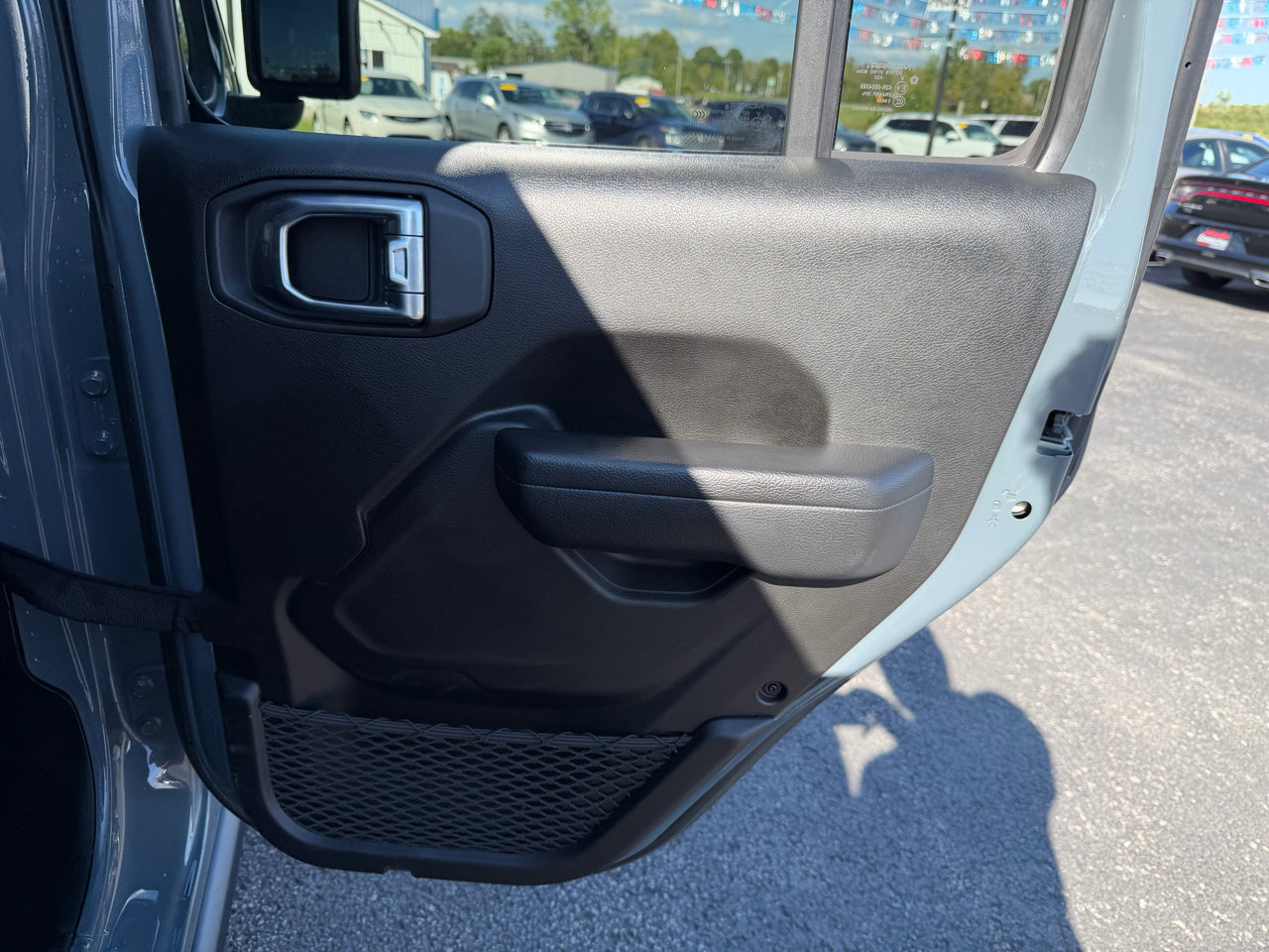 Used 2024 Jeep Wrangler Unlimited Rubicon 4xe image 18