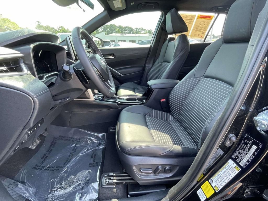 Used 2024 Toyota Corolla Cross XSE w/ Convenience Package AWD/4WD image 23