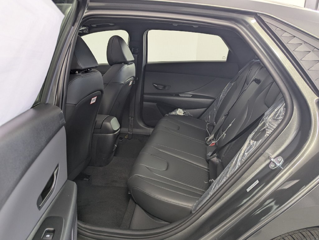 New 2026 Hyundai Elantra SEL Sport FWD image 22