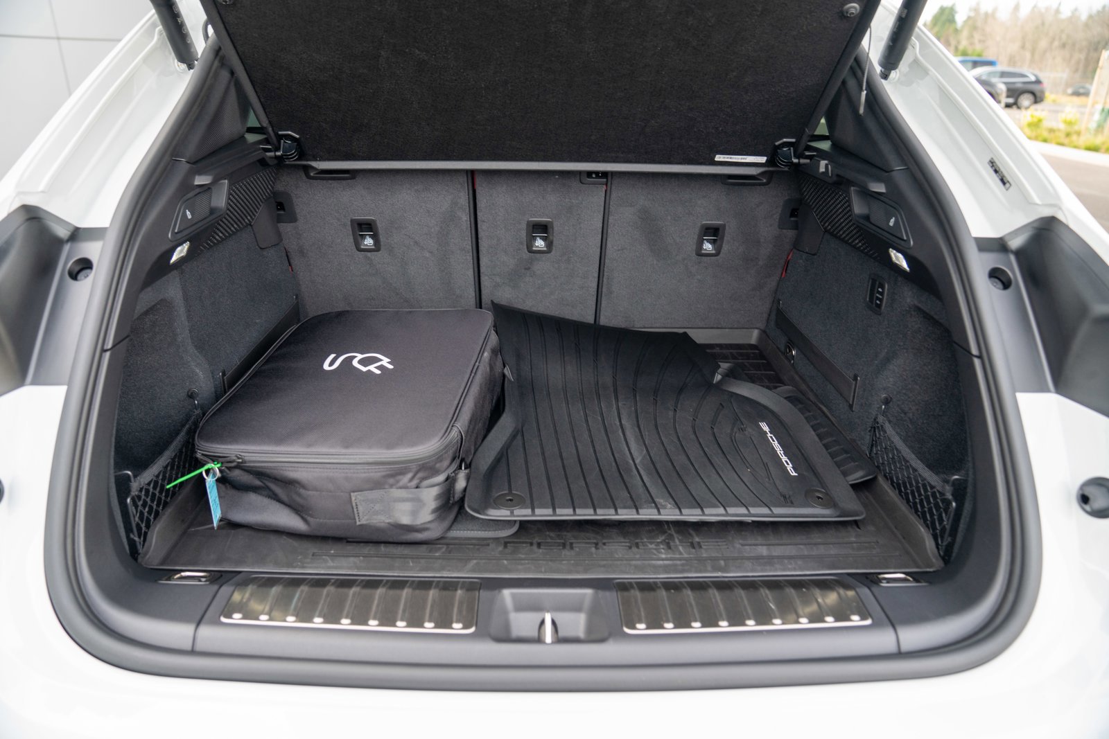 Certified 2025 Porsche Macan Electric image 27