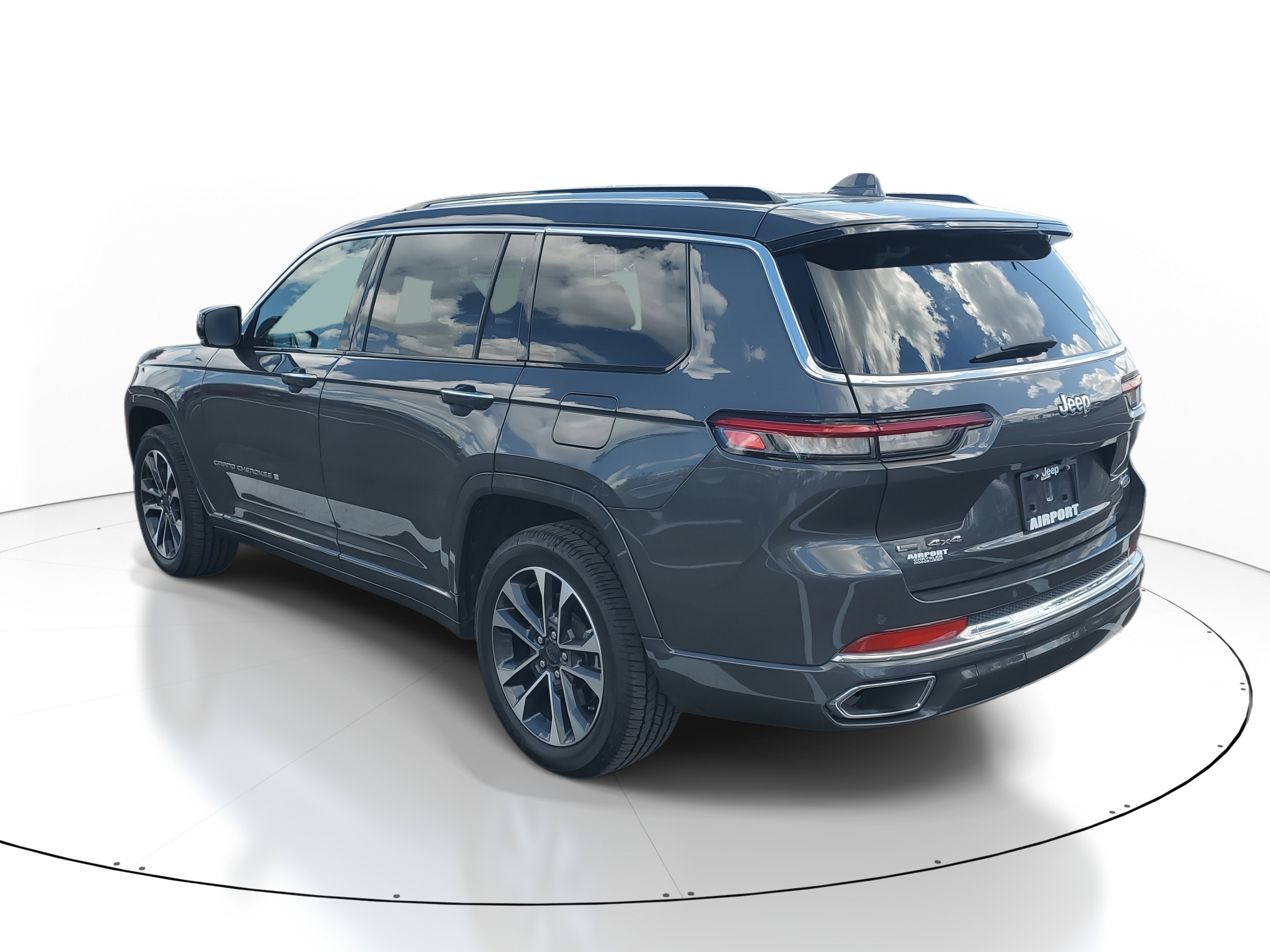 Used 2023 Jeep Grand Cherokee L Overland image 3