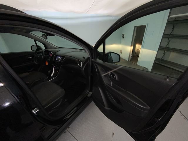 Used 2020 Chevrolet Trax LT FWD image 24