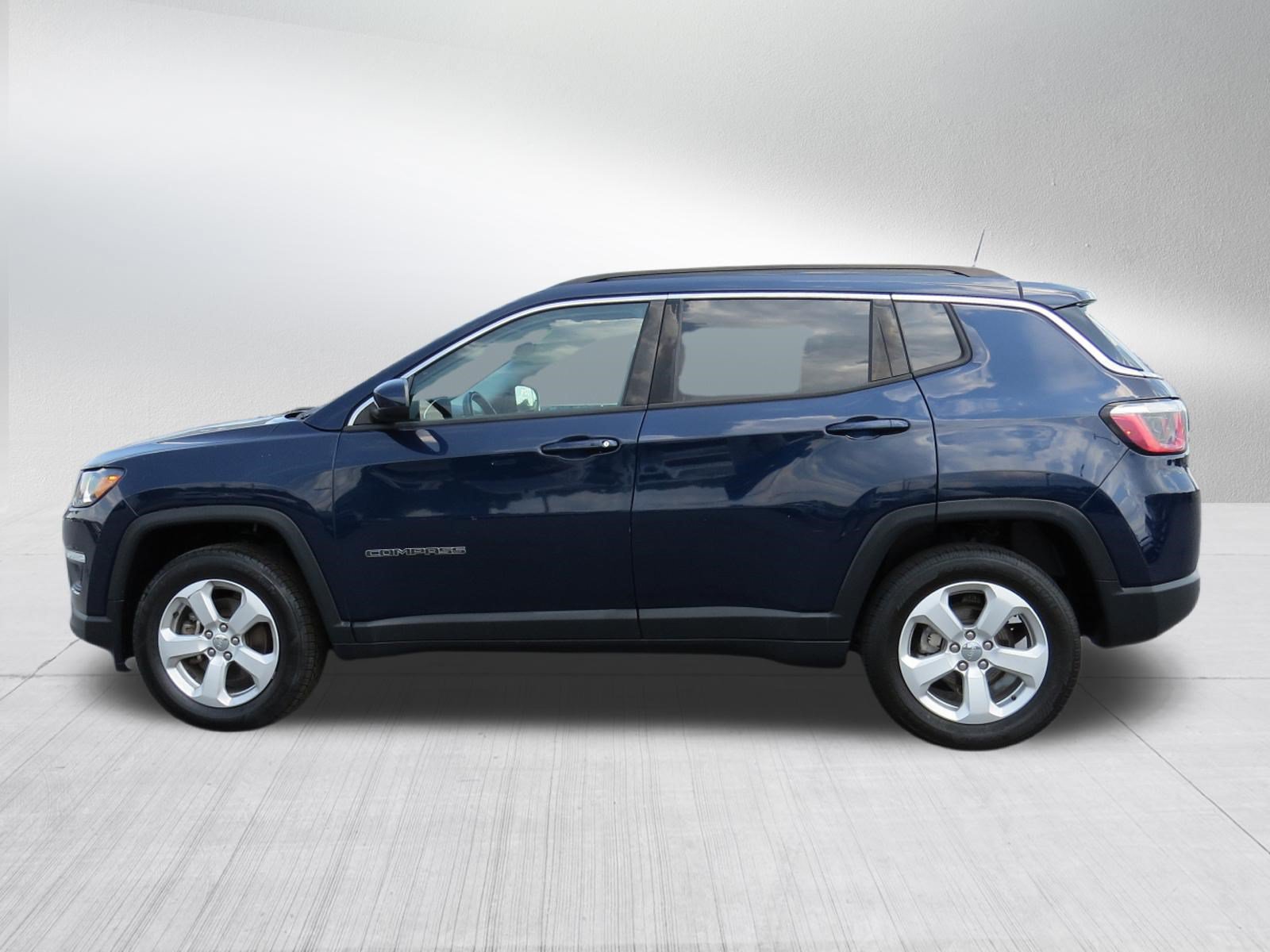 Used 2018 Jeep Compass Latitude w/ Popular Equipment Group AWD/4WD image 6