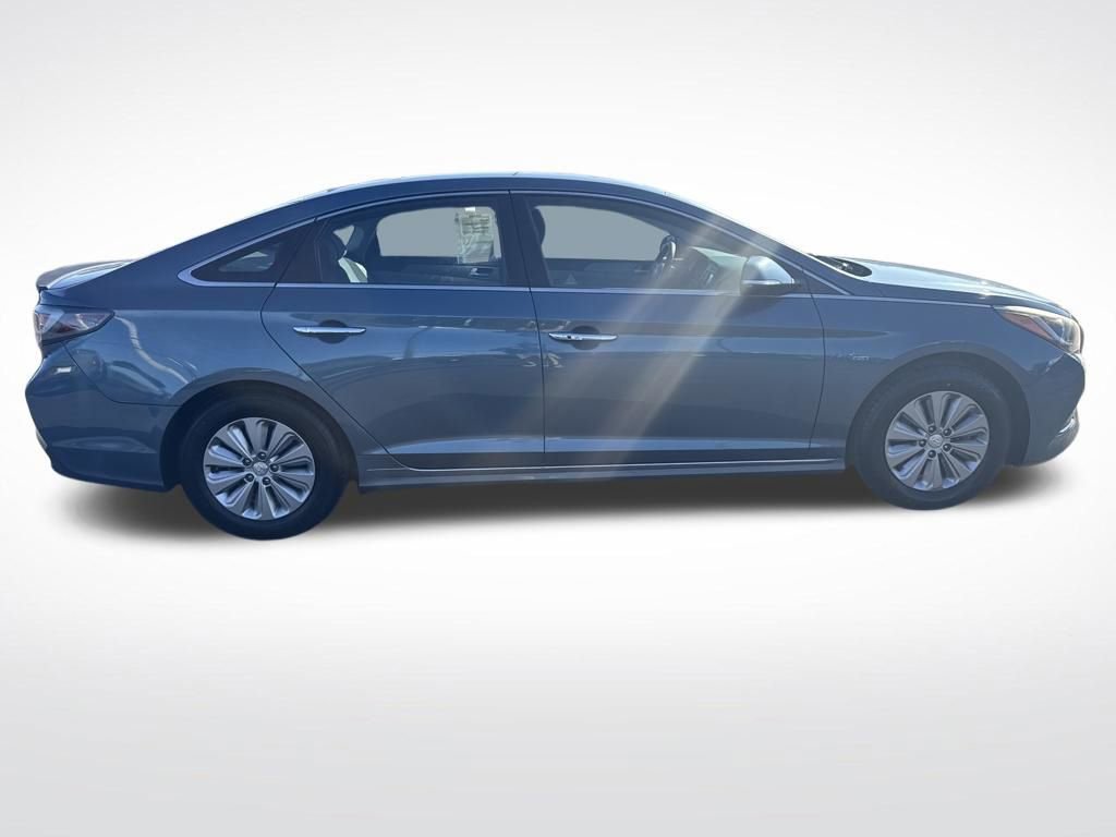 Used 2016 Hyundai Sonata SE image 2