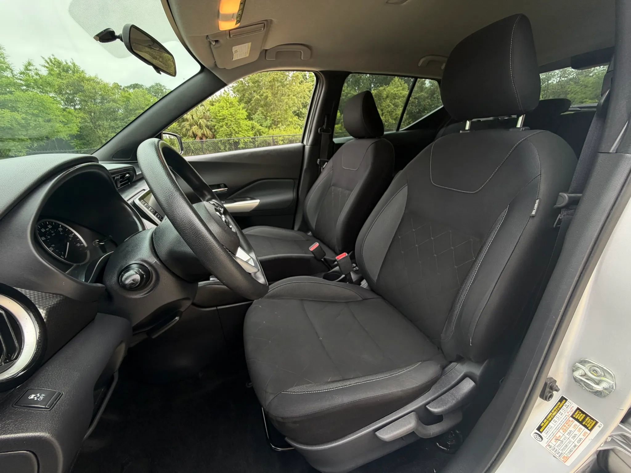 Used 2019 Nissan Kicks SV FWD image 14