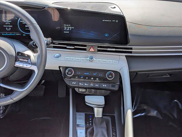 Used 2025 Hyundai Elantra Limited FWD image 12