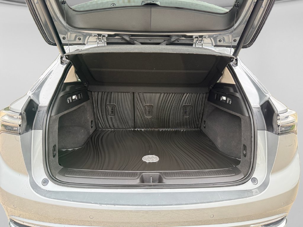 Used 2023 Buick Envision Avenir AWD/4WD image 45