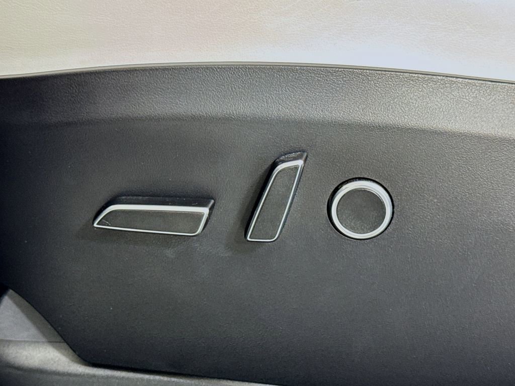 Used 2023 Tesla Model X AWD/4WD image 12