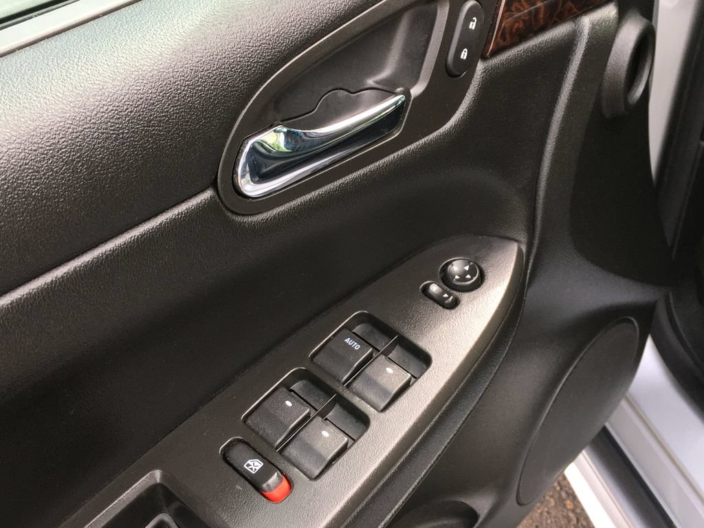 Used 2014 Chevrolet Impala LT FWD image 21