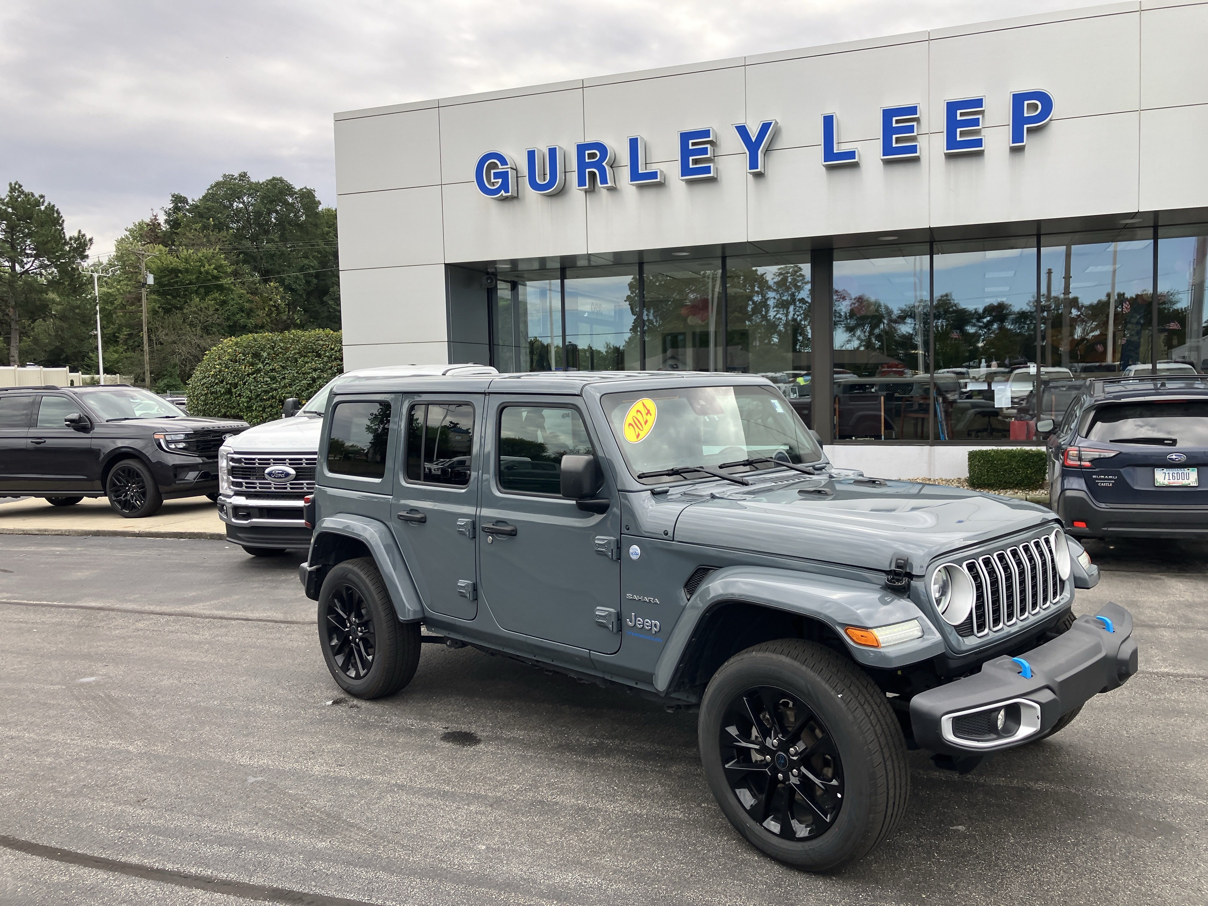 Used 2024 Jeep Wrangler Unlimited Sahara AWD/4WD image 1