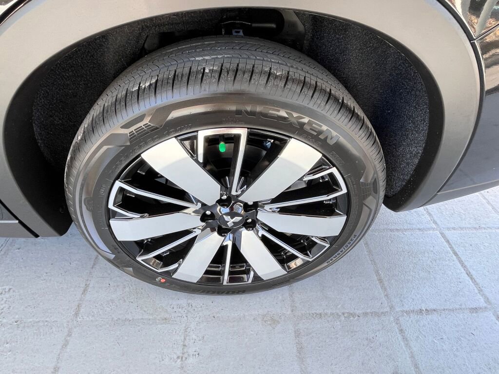 New 2025 Mitsubishi Outlander SE image 23