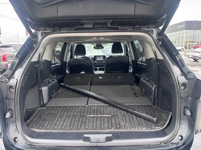 Used 2021 Toyota Highlander XLE AWD/4WD image 49