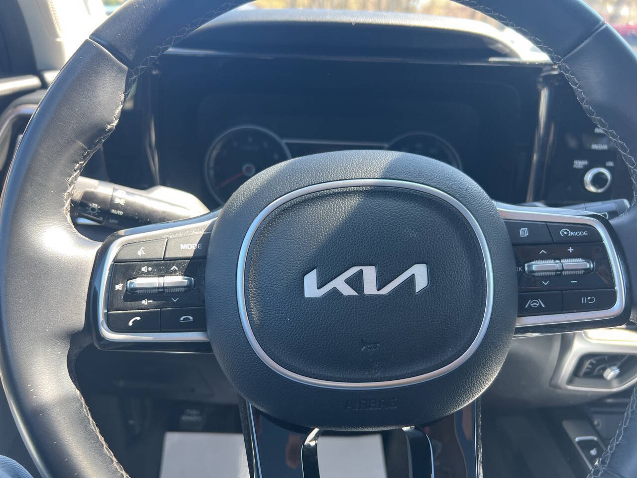 Used 2023 Kia Sorento S w/ Panoramic Sunroof Package AWD/4WD image 18