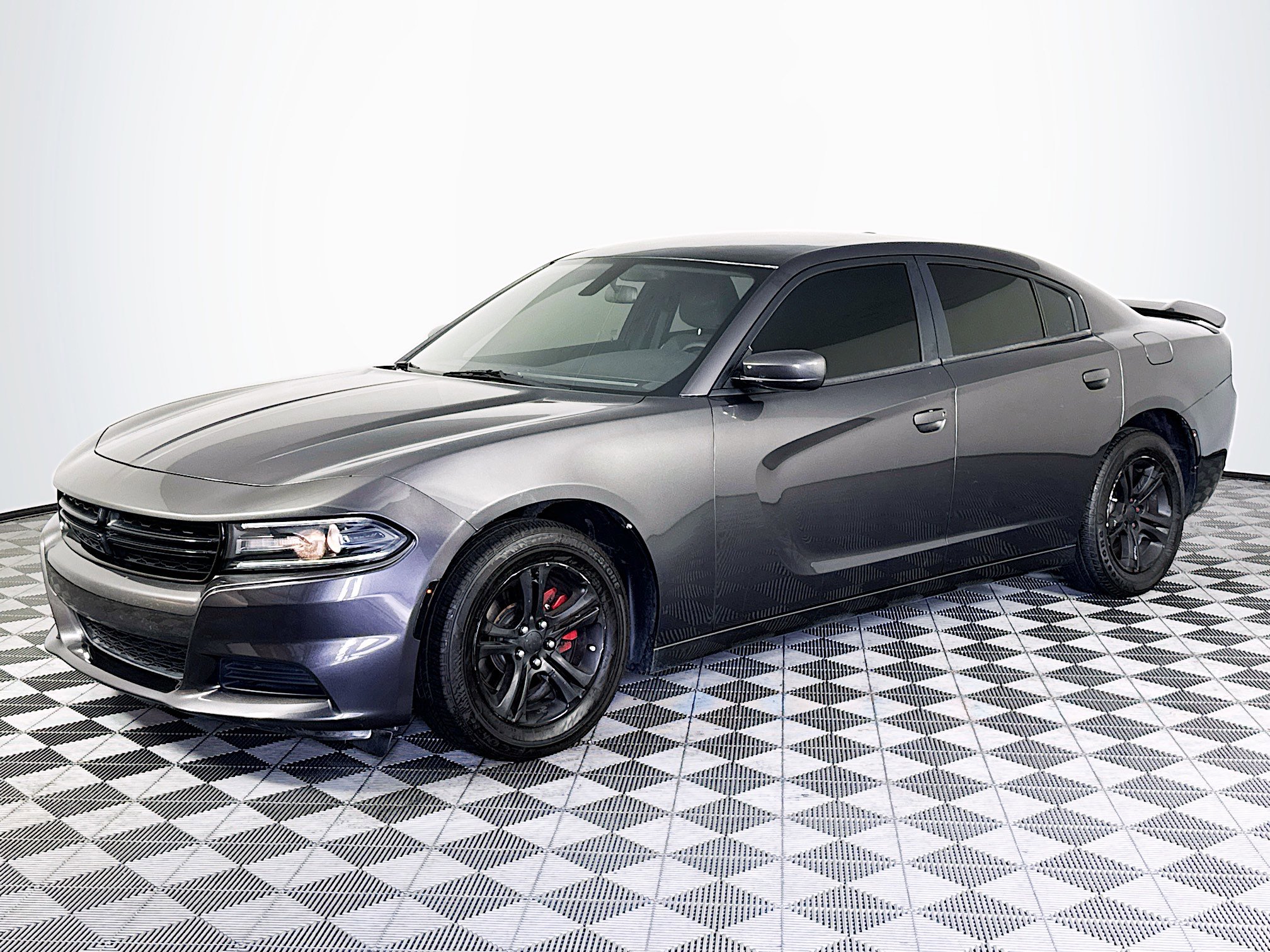 Used 2018 Dodge Charger SXT image 4