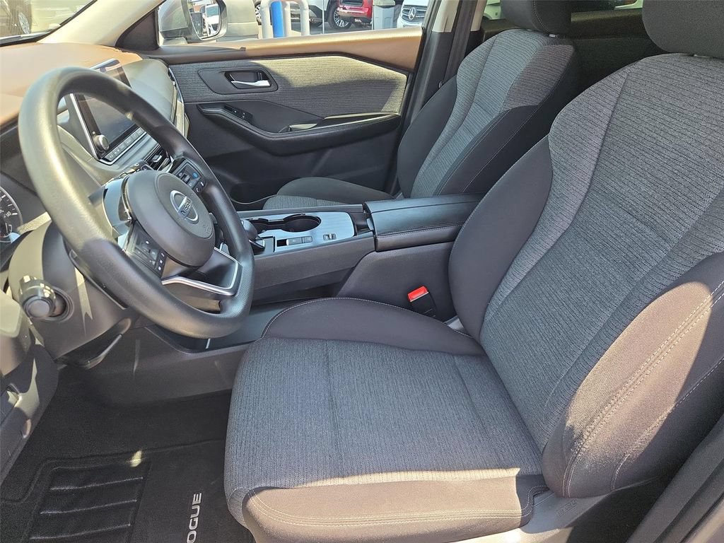 Used 2021 Nissan Rogue SV FWD image 11