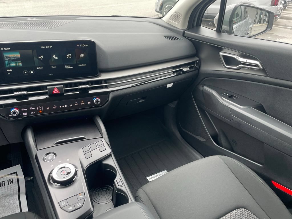 New 2026 Kia Sportage LX FWD image 21