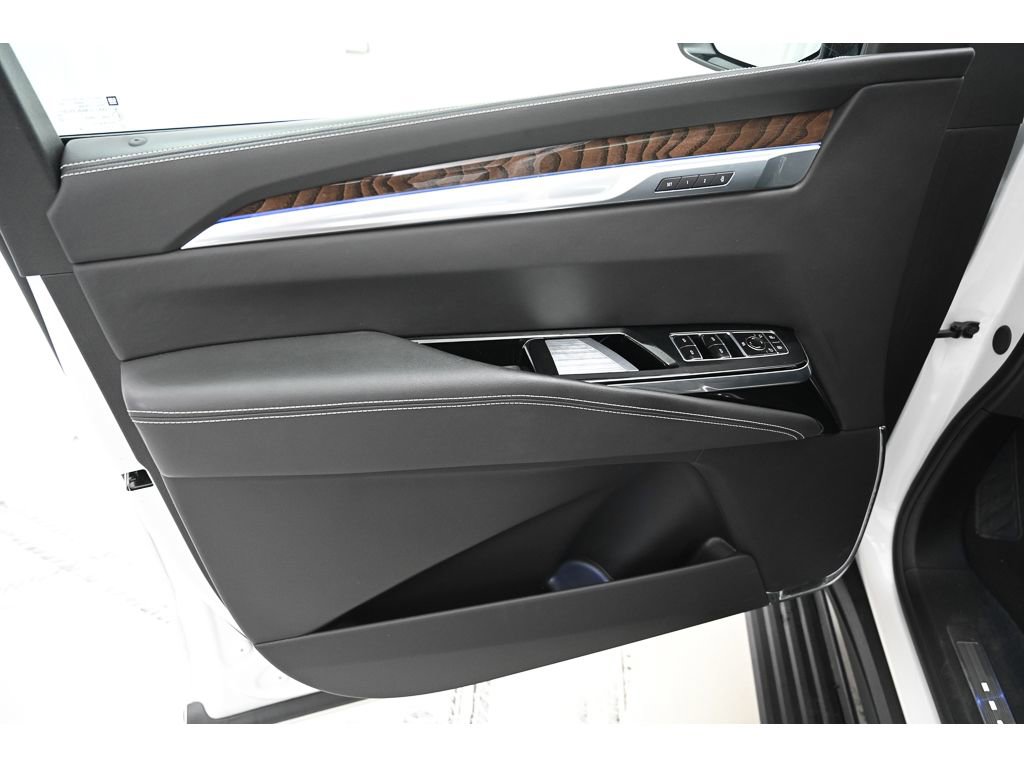 Used 2025 Cadillac Escalade Sport Platinum image 8