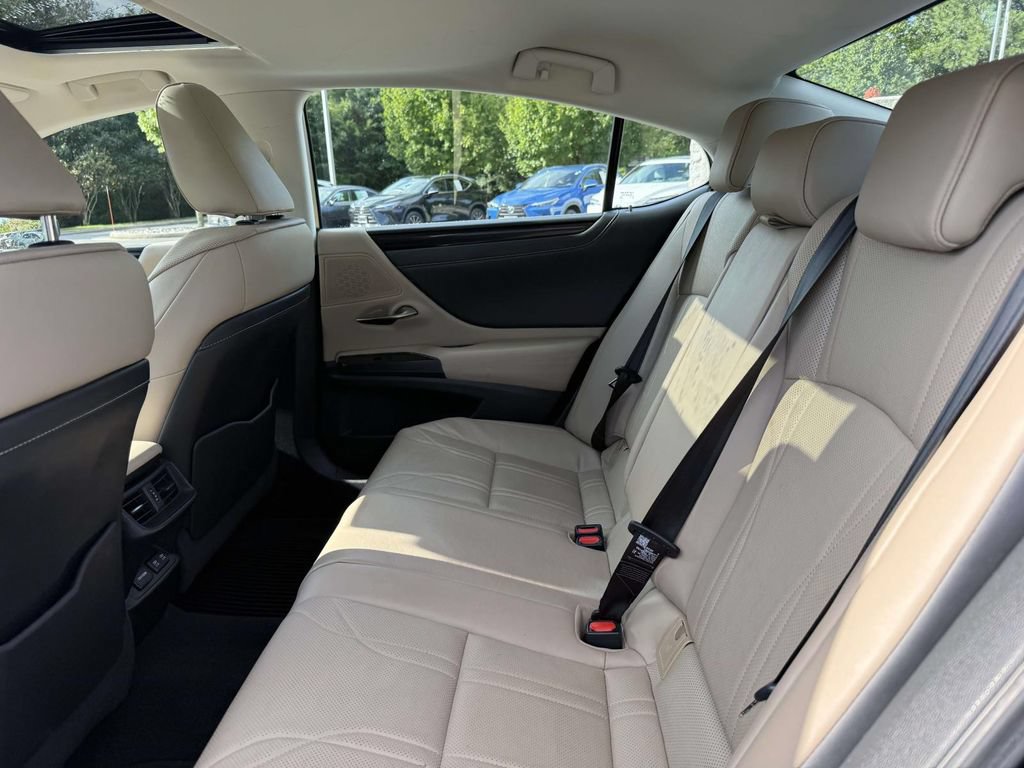 Used 2020 Lexus ES 300h w/ Accessory Package FWD image 17