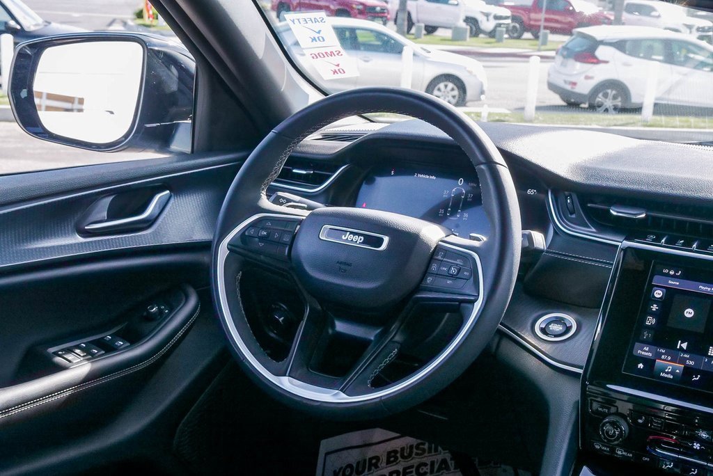 Used 2023 Jeep Grand Cherokee L Laredo image 14