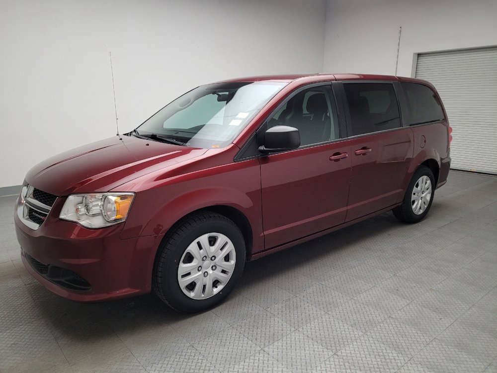 Used 2018 Dodge Grand Caravan SE image 2