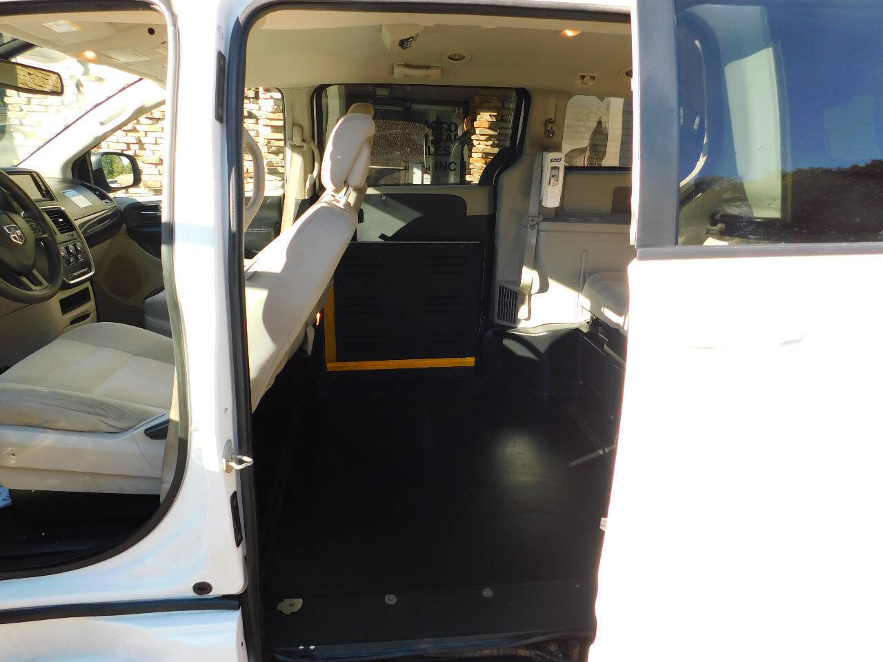 Used 2018 Dodge Grand Caravan SE image 22