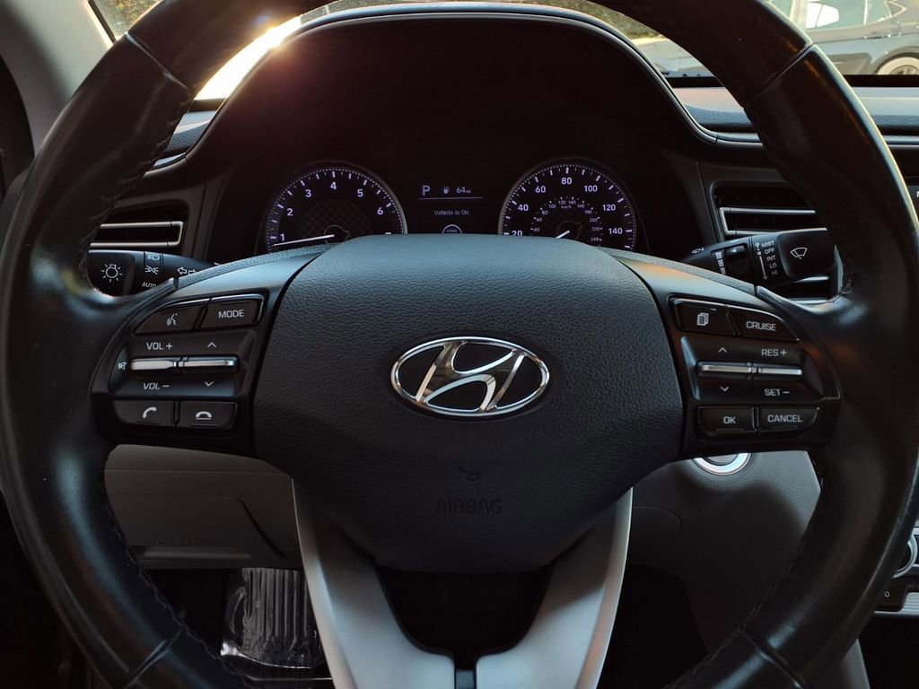 Used 2019 Hyundai Elantra Limited image 12