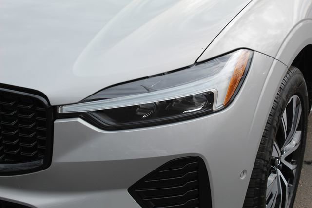 Used 2024 Volvo XC60 B5 Plus image 11