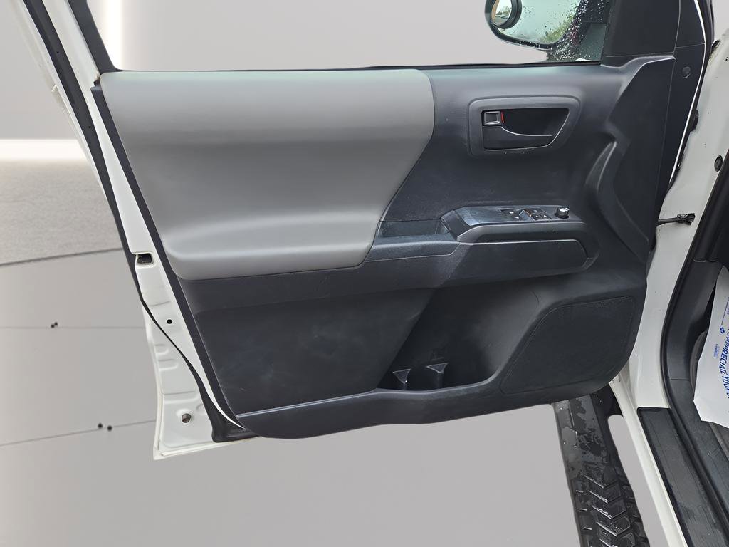 Used 2017 Toyota Tacoma SR image 18