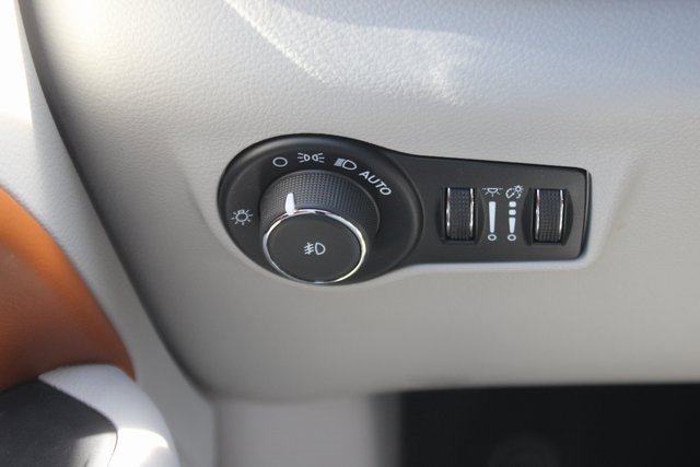 Used 2024 Jeep Compass Limited image 17