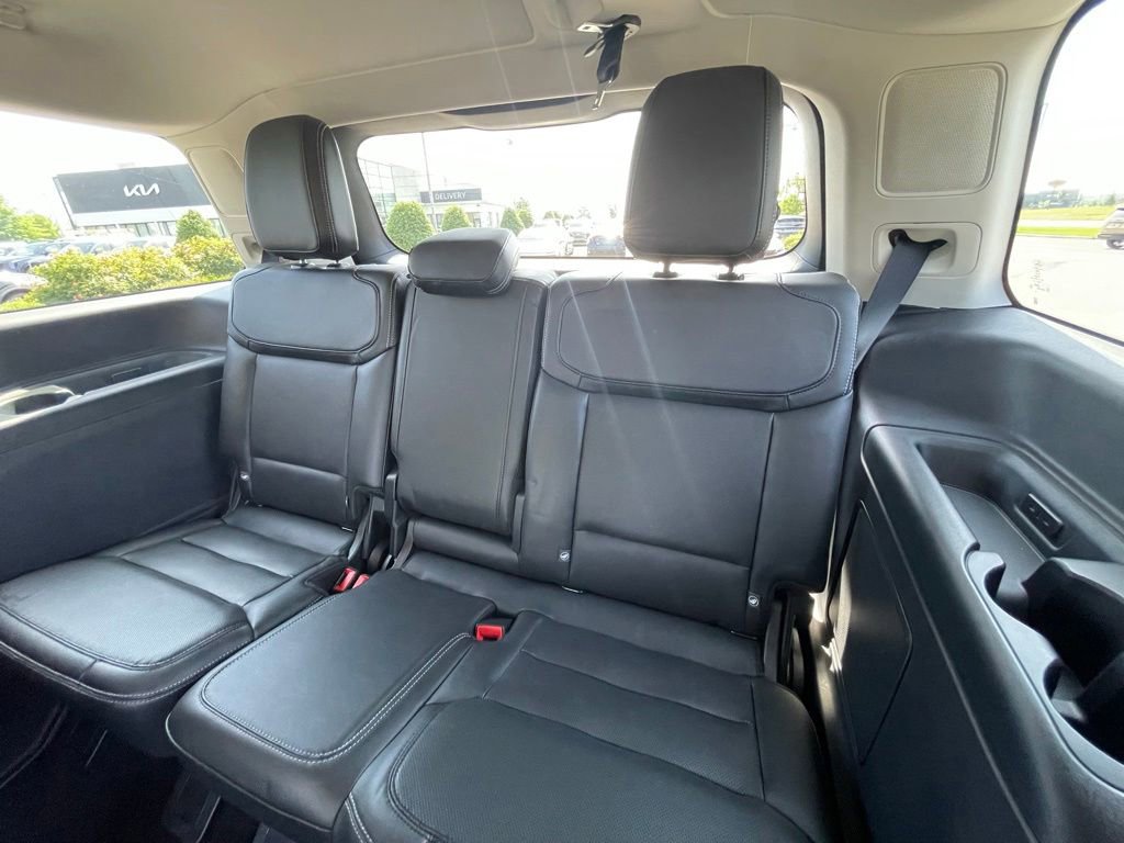 Used 2025 Ford Expedition Platinum w/ Driver's Package AWD/4WD image 27
