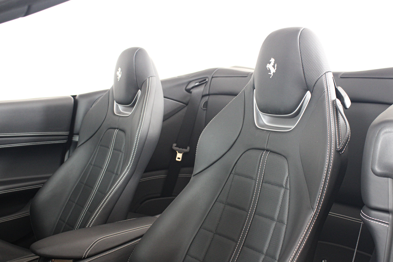 Certified 2023 Ferrari Portofino M RWD image 43