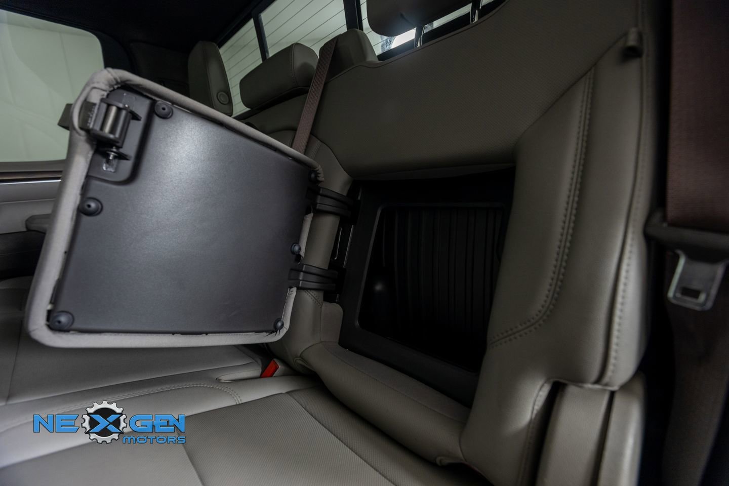 Used 2023 GMC Sierra 1500 SLT AWD/4WD image 28