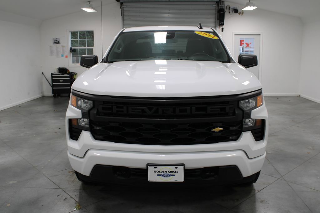 Used 2024 Chevrolet Silverado 1500 Custom image 3
