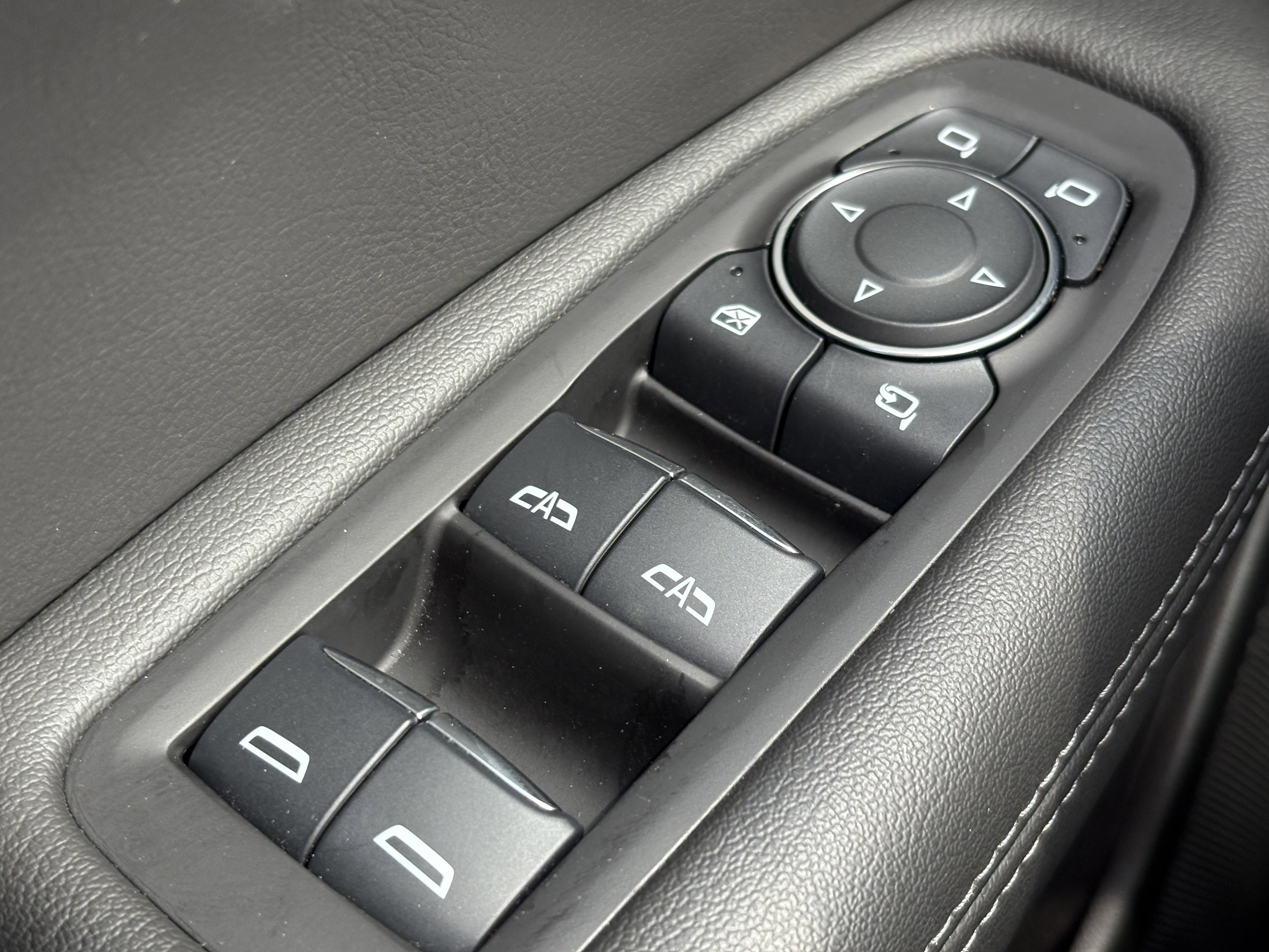 Certified 2025 Cadillac XT6 Premium Luxury image 32