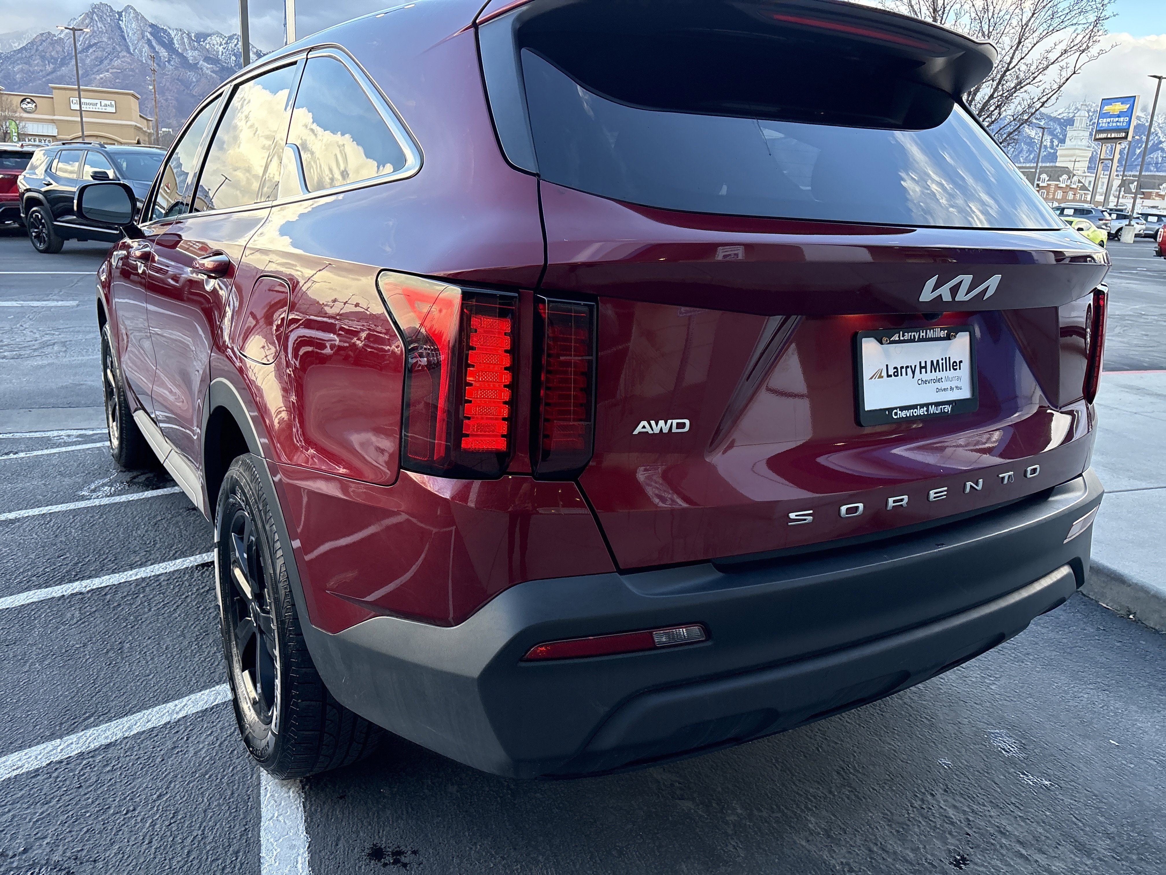 Used 2022 Kia Sorento LX image 3