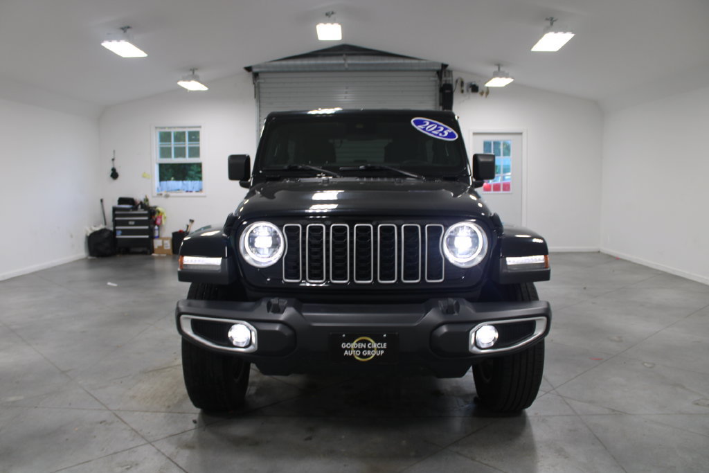 Used 2025 Jeep Wrangler Unlimited Sahara AWD/4WD image 3