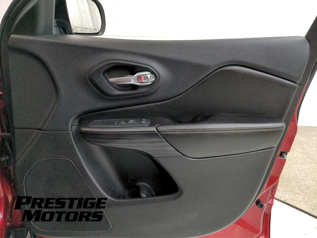 Used 2015 Jeep Cherokee Limited AWD/4WD image 30