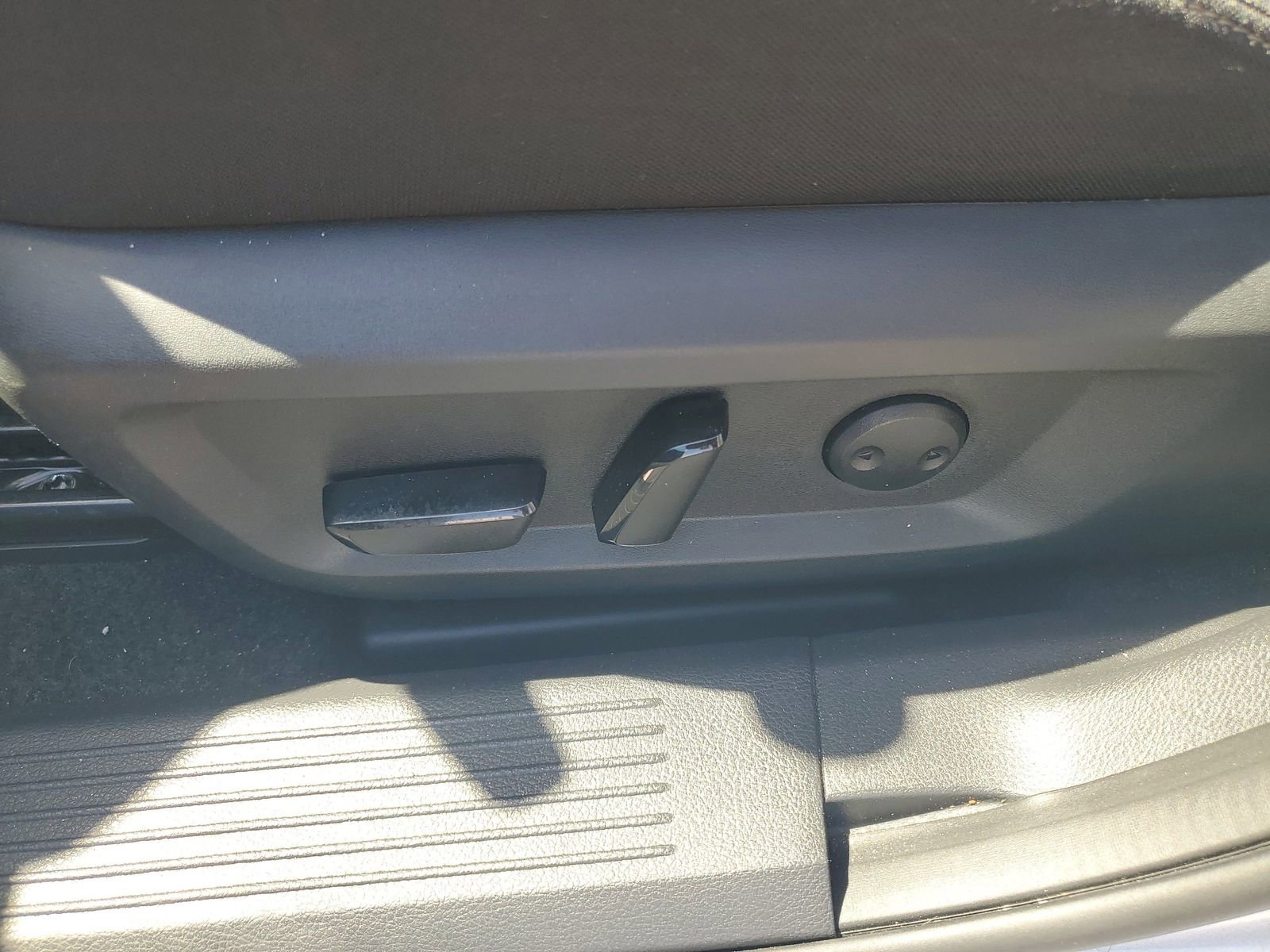 Used 2024 Nissan Rogue SV FWD image 7
