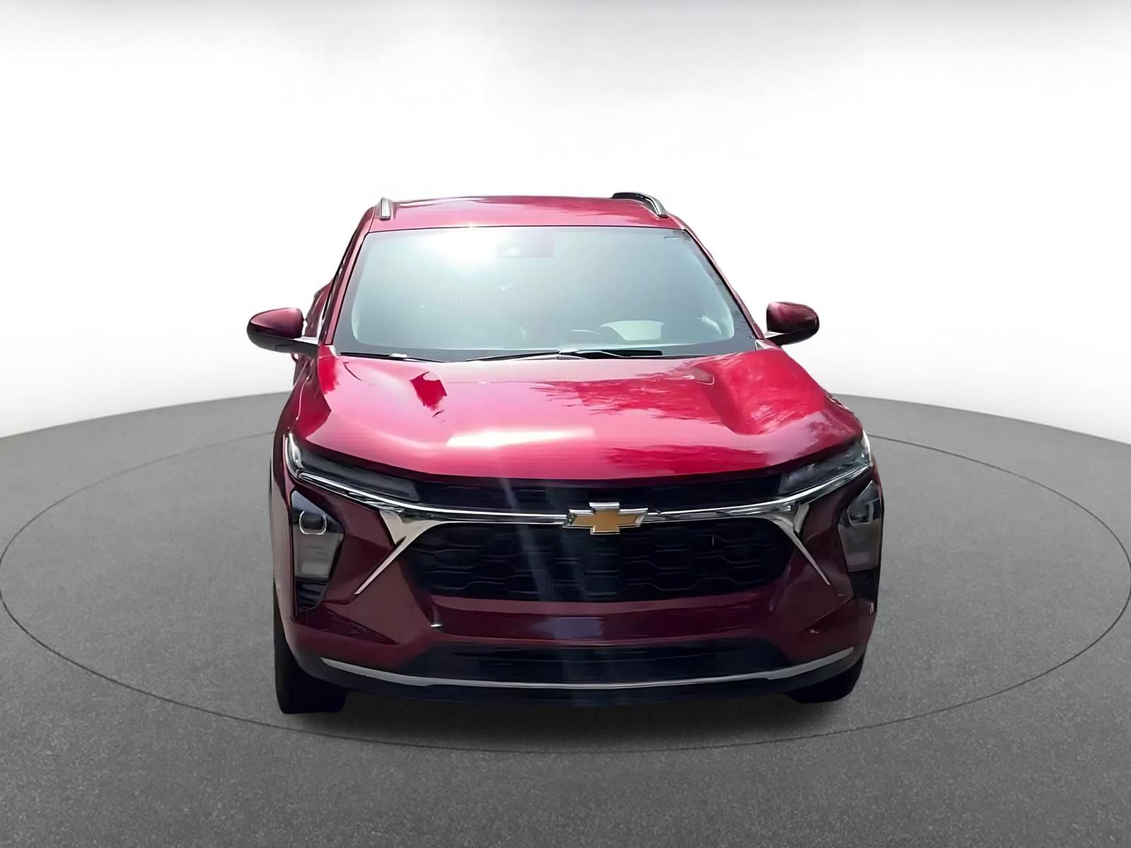 Used 2025 Chevrolet Trax LT FWD image 4