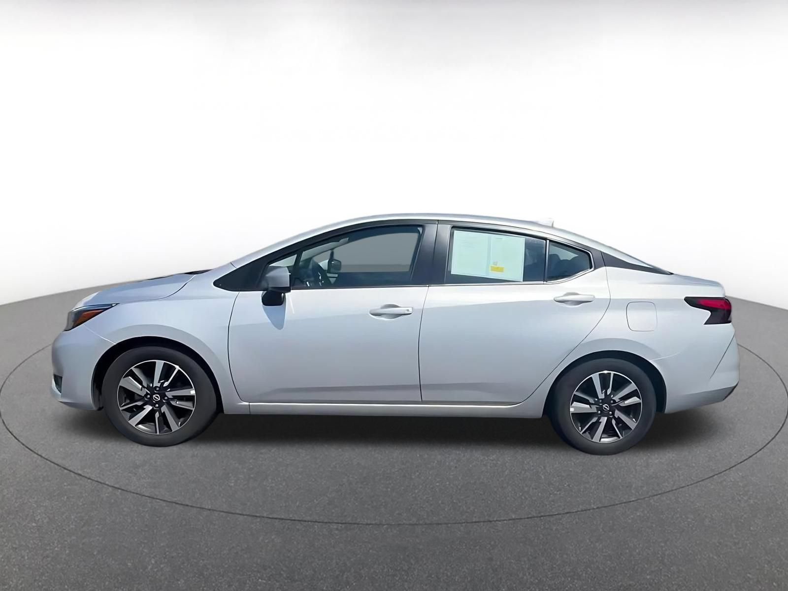 Used 2025 Nissan Versa SV FWD image 7