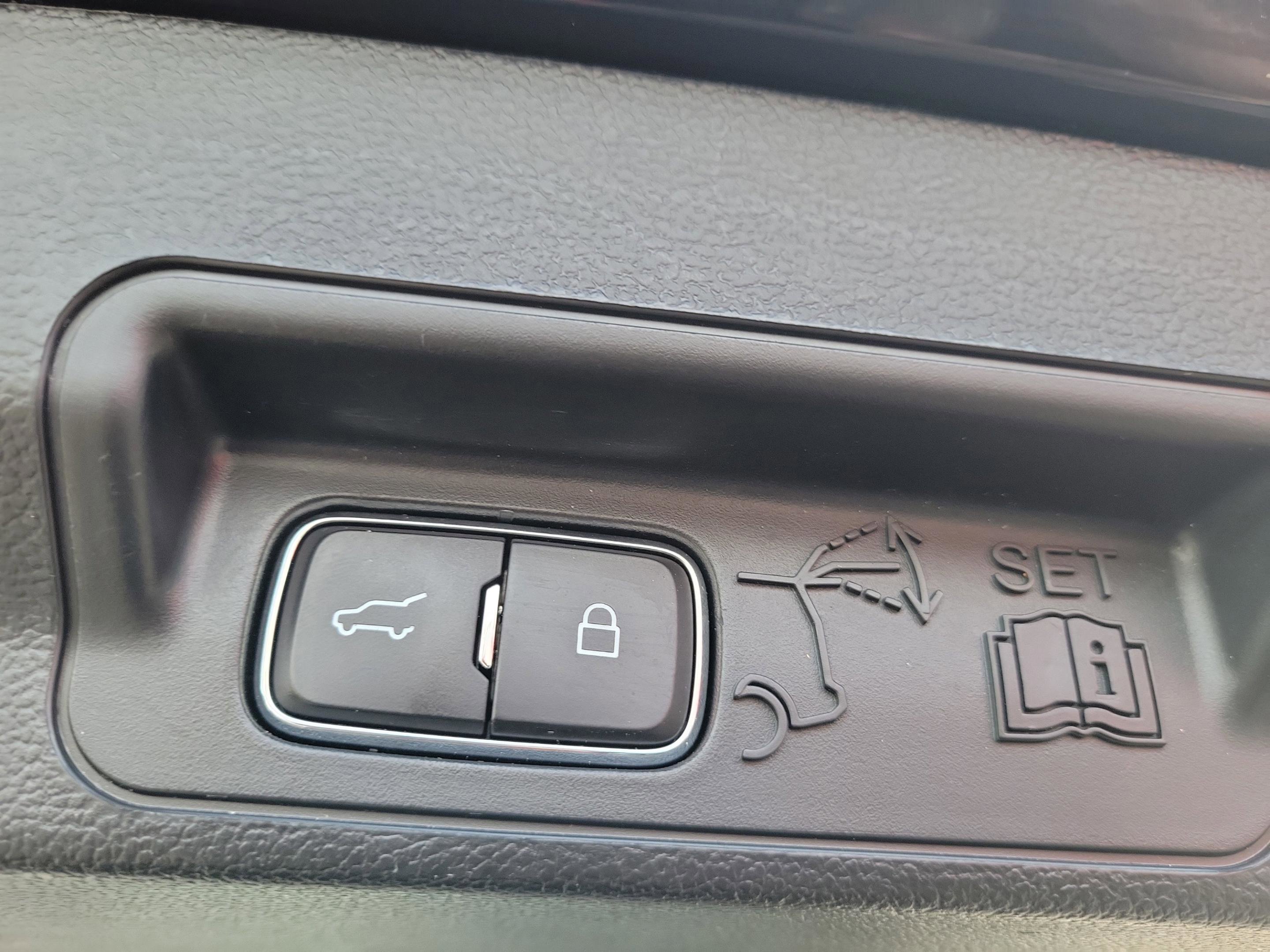 Used 2023 Ford Explorer XLT w/ Equipment Group 202A AWD/4WD image 8