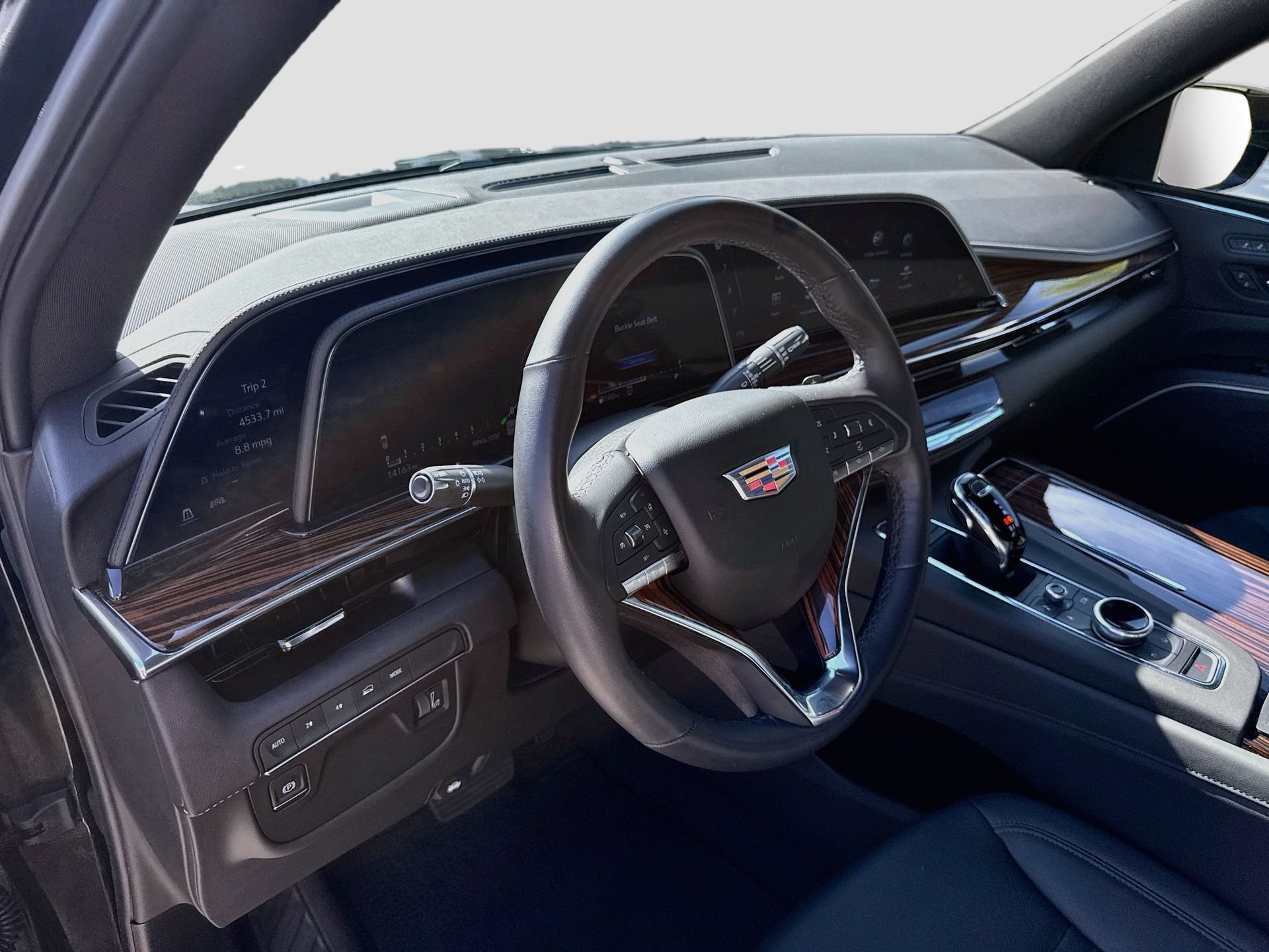 Used 2024 Cadillac Escalade Luxury AWD/4WD image 28