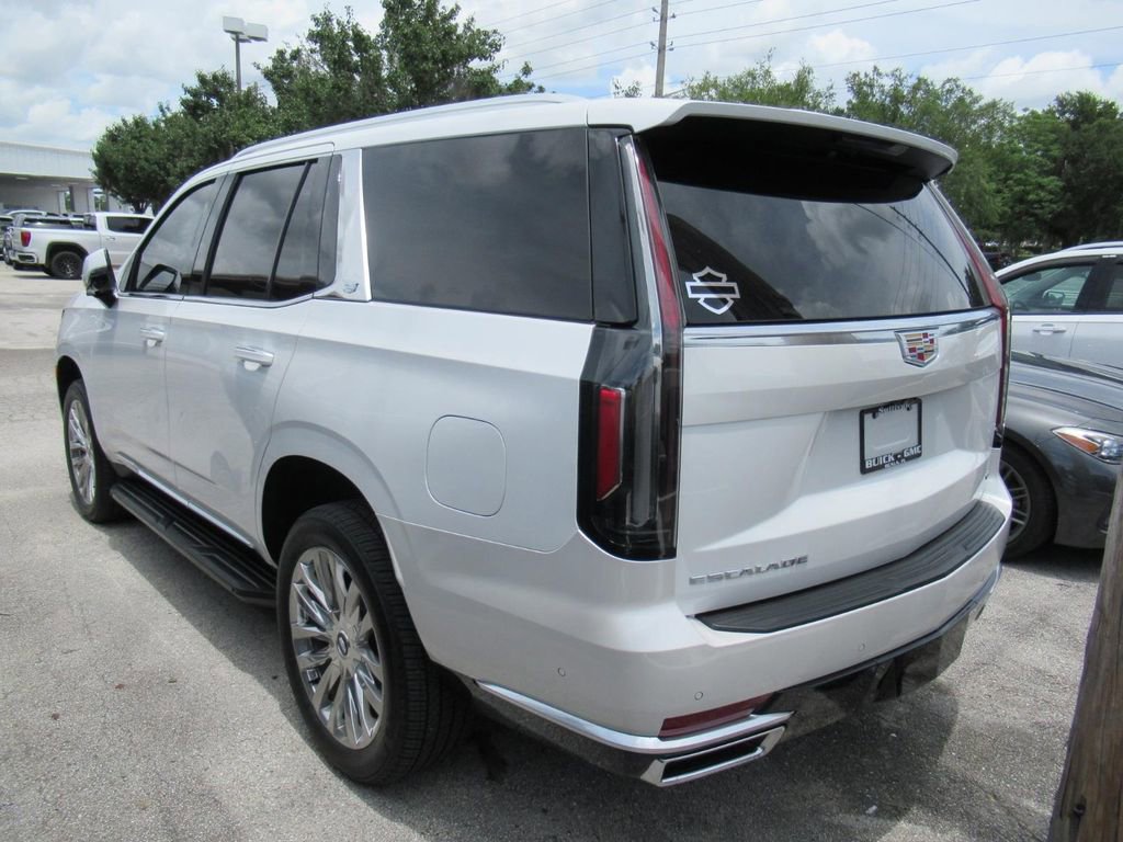 Used 2024 Cadillac Escalade Premium Luxury AWD/4WD image 3