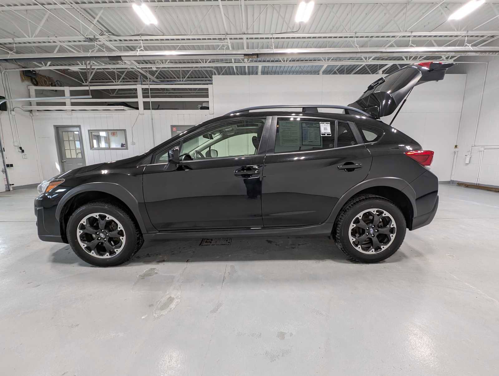 Used 2022 Subaru Crosstrek 2.0i Premium w/ Moonroof Package image 12