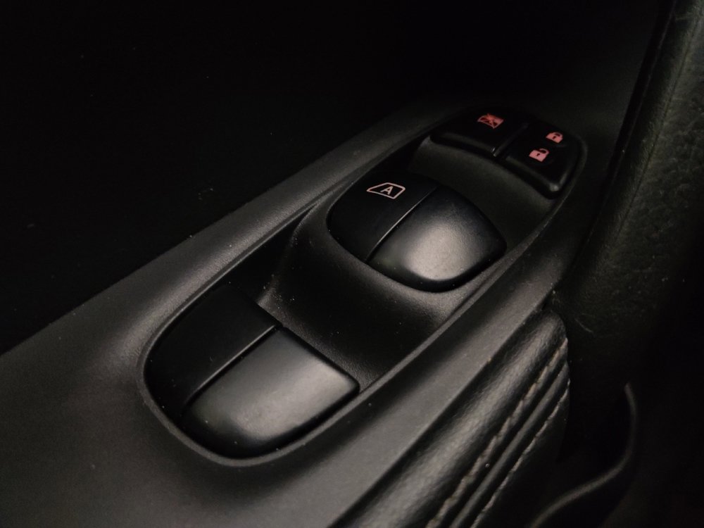 Used 2017 Nissan Rogue SV FWD image 27
