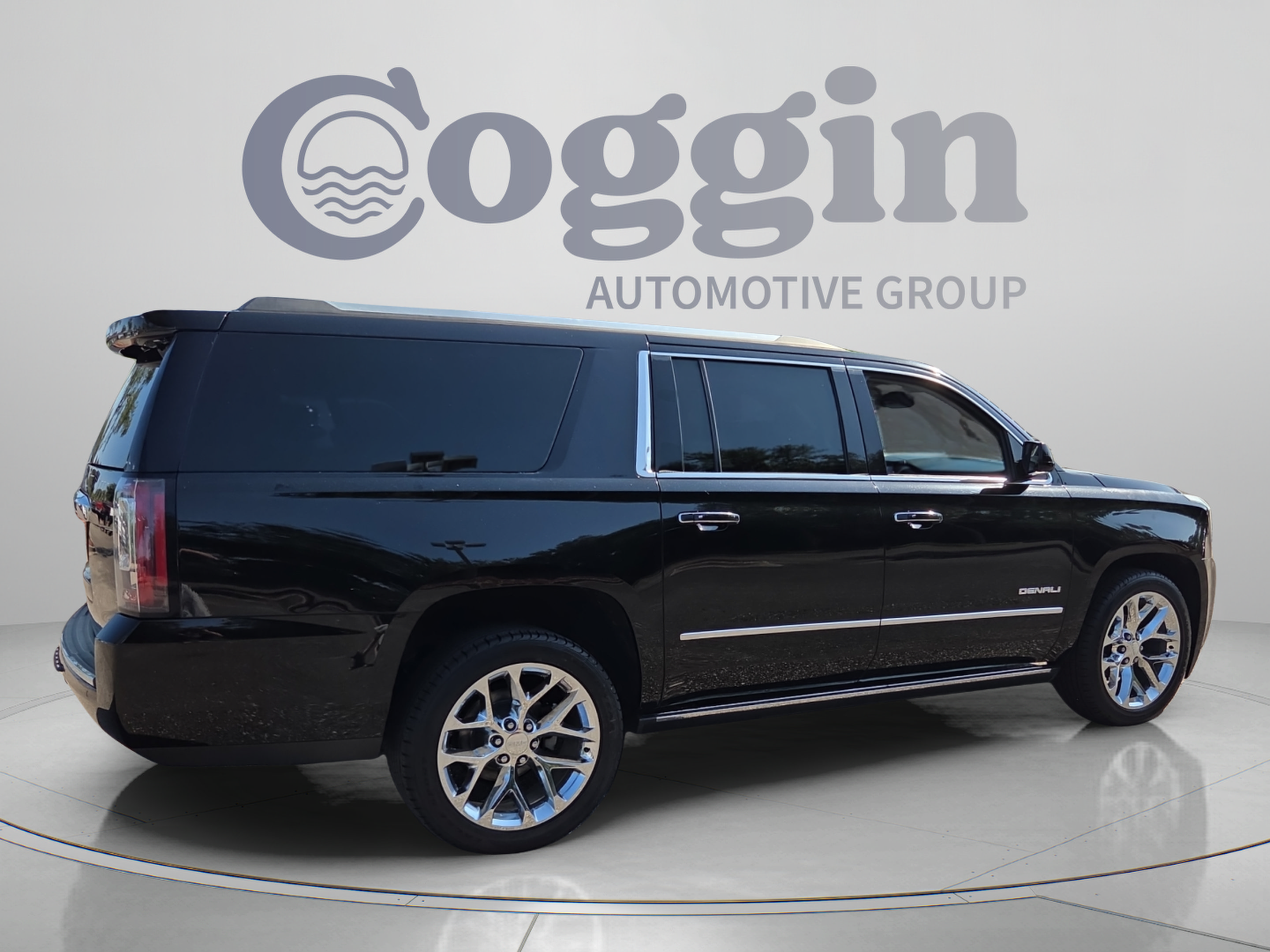 Used 2017 GMC Yukon XL Denali w/ Open Road Package AWD/4WD image 5